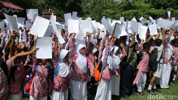 Siswa SD di Yogyakarta Menulis Surat untuk Presiden Jokowi