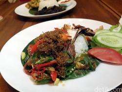 Warung DPitiq: Wah, Sedapnya Bebek Goreng Bumbu Kecombrang dan Rawit yang Wangi Pedas!