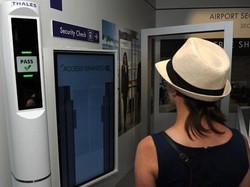 Dikira Penari Striptis, Turis Ini Ditahan Petugas Bandara