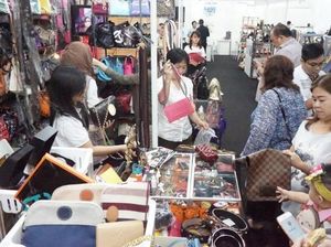Pengunjung Bazar Barang Branded di Jakarta Naik 10% Tiap Tahunnya Pengunjung Bazar Barang Branded di Jakarta Naik 10% Tiap Tahunnya