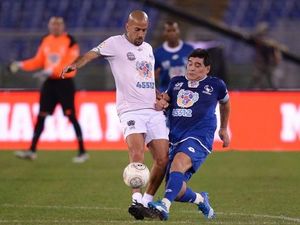 Ribut-Ribut Kecil Maradona-Veron dalam Laga Amal
