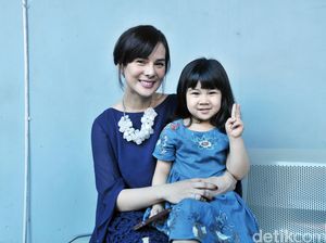 Cara Seru Astrid Tiar Cegah Anak Tak Kecanduan Gadget Cara Seru Astrid Tiar Cegah Anak Tak Kecanduan Gadget