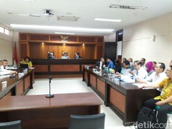 KPPU Bacakan Putusan Akhir Sidang Kartel Ayam Oleh 12 Perusahaan