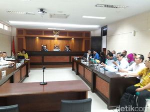 KPPU Bacakan Putusan Akhir Sidang Kartel Ayam Oleh 12 Perusahaan KPPU Bacakan Putusan Akhir Sidang Kartel Ayam Oleh 12 Perusahaan