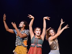 Pentas The Human Zoo Theatre Company: Perempuan yang Jatuh Cinta pada Bulan