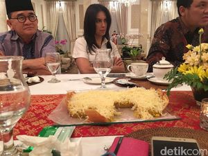 Martabak hingga Durian yang Bikin Manis Diskusi Sophia Latjuba dan Ahok