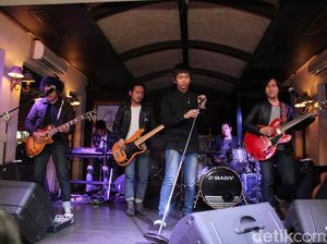 Apa Kata Rian DMASIV Soal Rilisan Fisik?