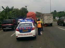 Ada Truk Terguling, Tol Purbaleunyi Arah Jakarta Macet 4 Km