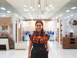 Nuniek Tirta Sari, Istri Direktur yang Jadi Viral Karena Pakai Fashion Murah