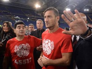 Maradona-Totti Saling Lempar Pujian