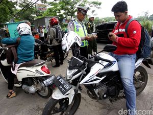 Tim Gabungan Razia Pajak Kendaraan di Depok