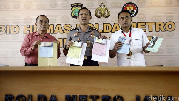 Polda Metro Rilis Kasus Pungli SIM oleh 3 Oknum Polisi