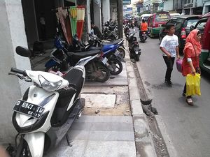 Pemkot Bandung akan Perbaiki Tiga Trotoar Senilai Rp 9 M Pemkot Bandung akan Perbaiki Tiga Trotoar Senilai Rp 9 M