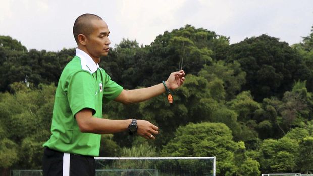 Kurniawan Dwi Julianto sudah memiliki lisensi kepelatihan dari konfederasi sepak bola Asia (AFC).
