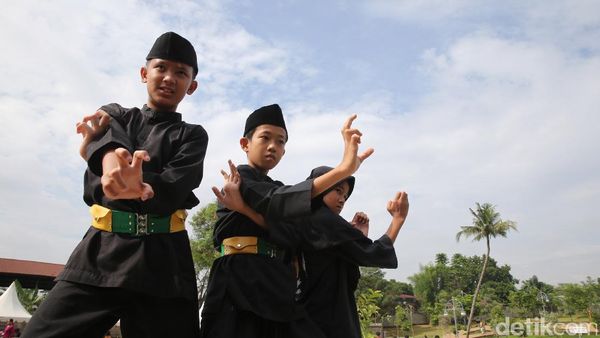 Bermain dengan Pemandangan Nan Luas di RPTRA Bhinneka