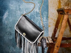 Coach Akuisisi Kate Spade Rp 31,9 Triliun