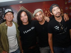 Dear Slankers, Jangan Ada Lagi Rokok Saat Slank Manggung