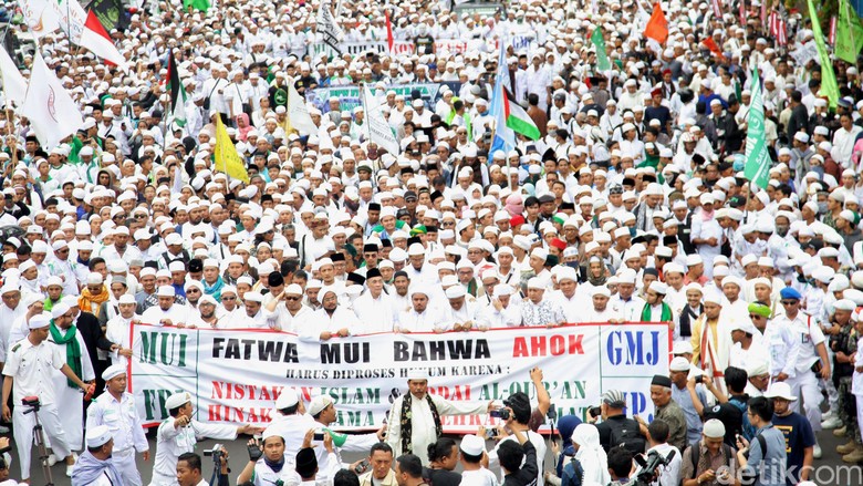 Koordinator Aksi 4 November Minta Massa Bawa Kantong untuk Tampung Sampah Koordinator Aksi 4 November Minta Massa Bawa Kantong untuk Tampung Sampah