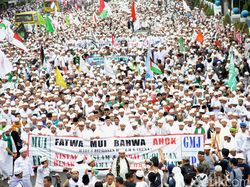 Massa Pendemo Ahok Mulai Bergerak ke Balai Kota dari Gedung KKP