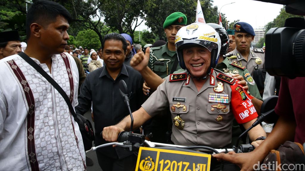 Kapolda Metro dan Pangdam Jaya Pantau Demo Ahok Kapolda Metro dan Pangdam Jaya Pantau Demo Ahok