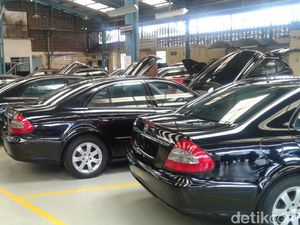Blue Bird Sudah Lego 100 Unit Taksi Mercy E 200 Blue Bird Sudah Lego 100 Unit Taksi Mercy E 200