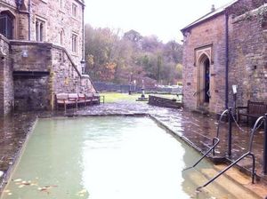 Tempat Ziarah Dengan Kisah Pemenggalan Kepala di Wales
