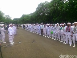 Massa Mulai Datangi Masjid Istiqlal, Ada yang Bentuk Barisan