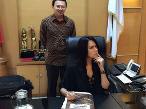 Semobil Bareng ke Balai Kota, Apa yang Dibahas Ahok-Sophia Latjuba?