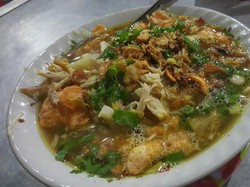 Bubur dengan Paduan Sop Ayam yang Gurih Segar Khas Cirebon