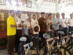 Kawula Muda di Bandung Ini Tiap Hari Bersepeda ke Sekolah