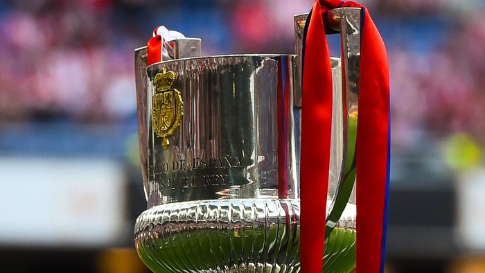 Trofi Copa del Rey BARCELONA, SPAIN - MAY 30: The trophy is seen prior to the Copa del Rey Final match between FC Barcelona and Athletic Club at Camp Nou on May 30, 2015 in Barcelona, Spain. (Photo by David Ramos/Getty Images)