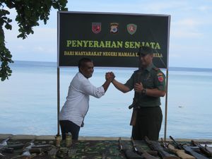 Konflik Panjang Berakhir, 2 Desa di Ambon Berdamai dan Serahkan Senpi