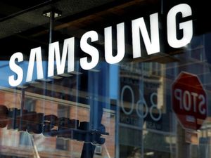 Kado Perpisahan Samsung untuk Karyawan: Galaxy S10+ dan A80 Kado Perpisahan Samsung untuk Karyawan: Galaxy S10+ dan A80