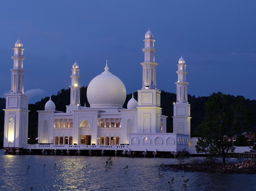 Mirip dengan Masjid Apung di Jeddah, Ini Masjid Oesman Al Khair di Kalbar! Mirip dengan Masjid Apung di Jeddah, Ini Masjid Oesman Al Khair di Kalbar!