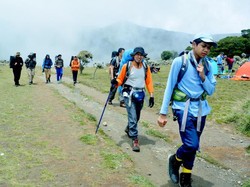 Libur Akhir Pekan, Asyiknya Hiking ke Lembah Suryakencana