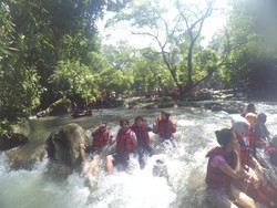 Akhir Pekan Ini, Yuk Body Rafting di Sungai Citumang