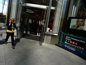 Traveler Pecinta Fotografi, Simak Dulu 6 Panduan Streetphotography Keren Ini!