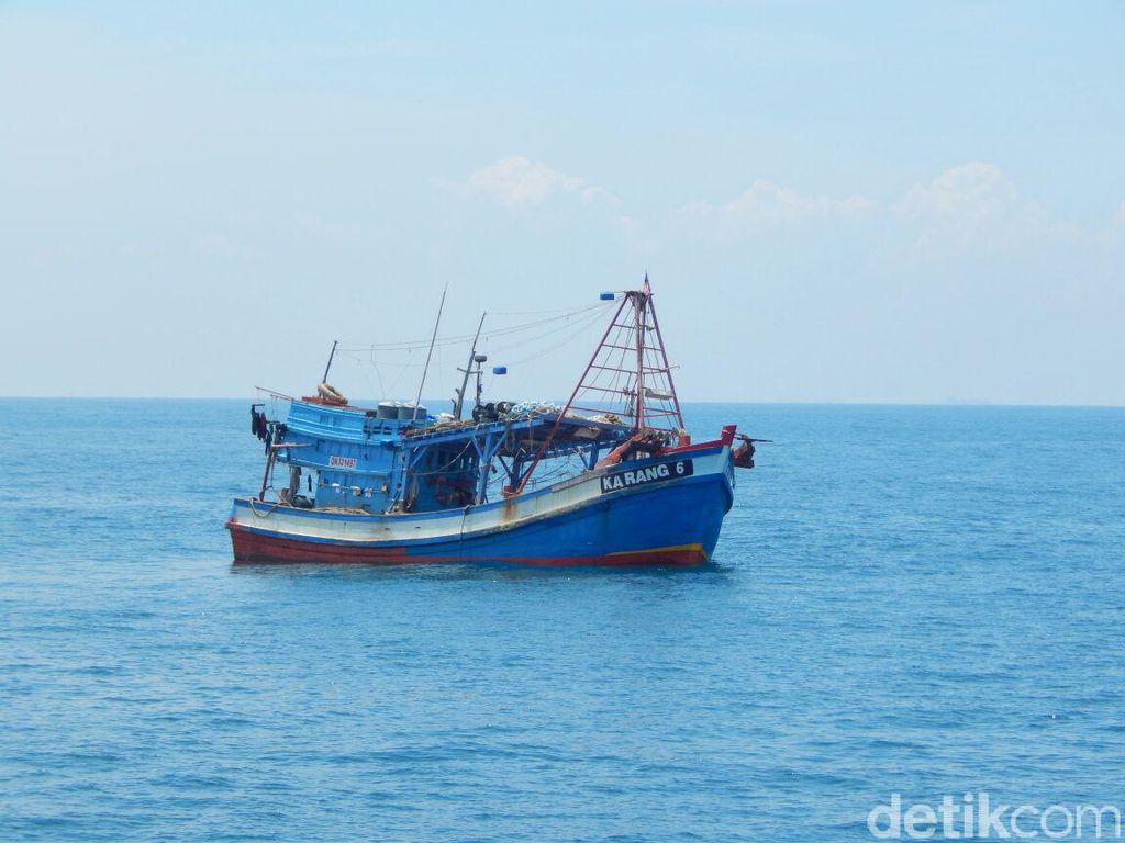 Kapal Patroli Sergap Kapal Ikan Asing dari Filipina dan Vietnam Kapal Patroli Sergap Kapal Ikan Asing dari Filipina dan Vietnam