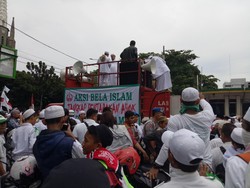 Massa Pendemo Ahok Mulai Bergerak, Lalin Depan Istiqlal Macet