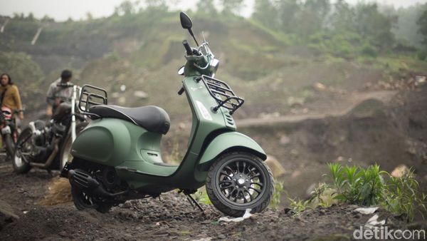 Vespa untuk Petualang Indonesia