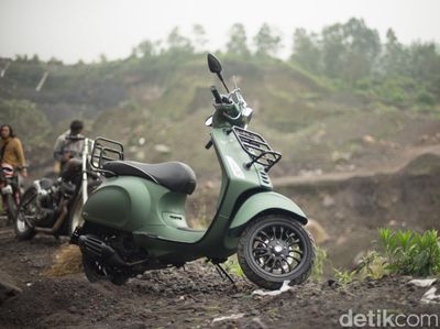 Vespa untuk Petualang Indonesia