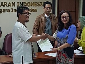 KPI Resmi Perpanjang Izin Siaran 10 Stasiun TV KPI Resmi Perpanjang Izin Siaran 10 Stasiun TV