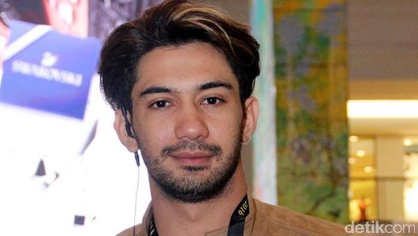 Reza Rahadian Jagoan Festival Film Indonesia
