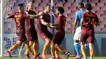Pertahanan Garis Rendah Roma Redam Agresivitas Napoli Pertahanan Garis Rendah Roma Redam Agresivitas Napoli