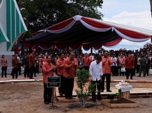 Sail Karimata Dimulai, Jokowi Ajak Semua Menikmati Laut! Sail Karimata Dimulai, Jokowi Ajak Semua Menikmati Laut!
