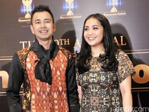 5 Selebriti Tampil Glamour dengan Kain Indonesia di Panasonic Gobel Awards