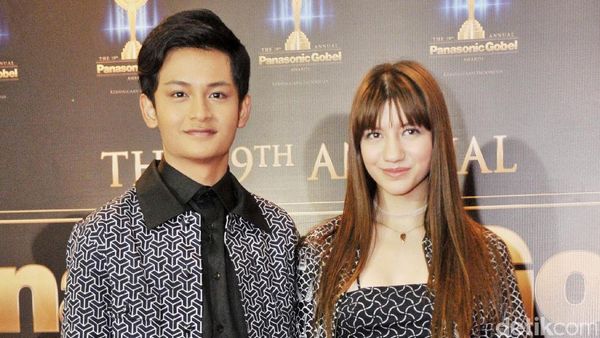 Hitam Putih Cassandra Lee dan Randy Martin