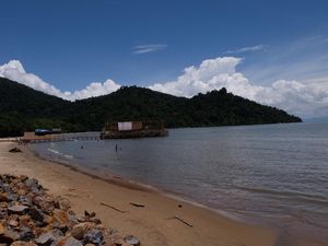 Melihat Pantai Pulau Datok, Lokasi Sail Karimata yang Didatangi Jokowi
