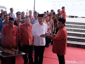 Presiden Jokowi Resmikan Masjid Agung Oesman Al Khair di Pulau Datok