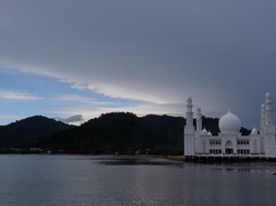 Kisah Nazar Oesman Sapta Mendirikan Masjid Agung Oesman Al-Khair